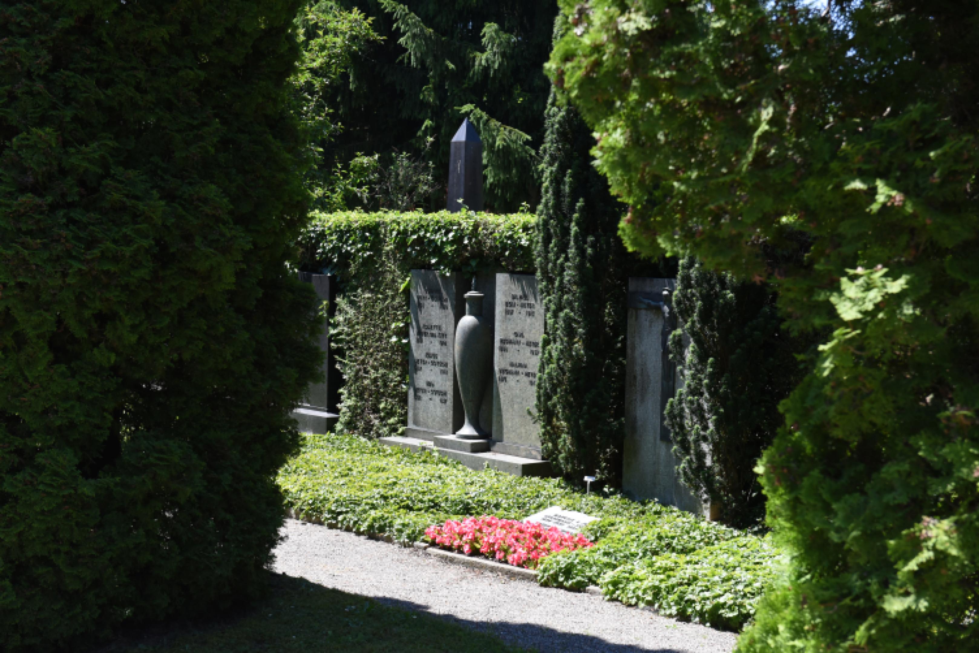 Wer auf einem Friedhof der Stadt Zürich beerdigt werden will, findet die ewige Ruhe. Die Gebeine und Asche werden nämlich auch nach der Räumung der Gräber in der Erde gelassen.