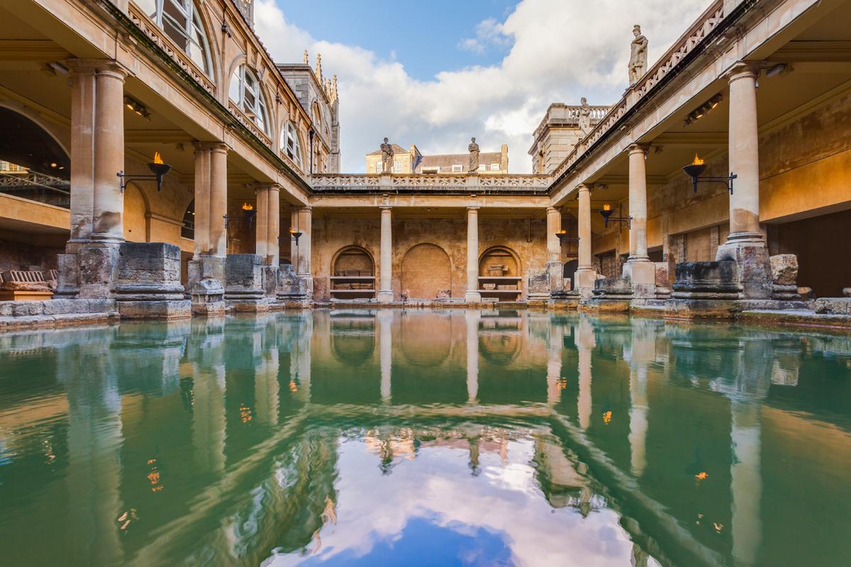 Im 19. Jahrhundert in der englischen Stadt Bath wiederentdecktes römisches Badehaus, das heute zu den wertvollsten architektonischen Schätzen Europas zählt. Foto: Diego Delso