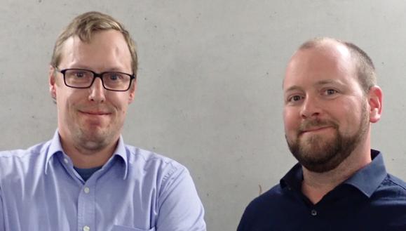 Die App-Entwickler Philippe Regenass (links) und Lukas Anrig. 